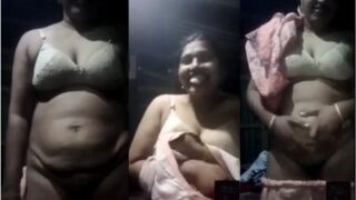 Gadis Malu-malu Dengan Payudara Besar Telanjang Bulat Saat Video Call Mesum