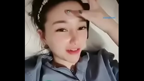 Video Live Lengkap: Cewek Asia Menggoda Terapis Pijat Dengan Rayuan Mesra