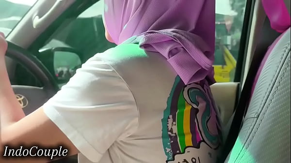 Istri Berhijab Di Jakarta Terekam Video Mesum Saat Mengemudi Dan Mengisap Kontol Kekasihnya