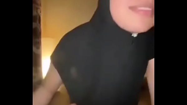 Ngesek Memek Ketat Jilbab Digeber Kontol Gede