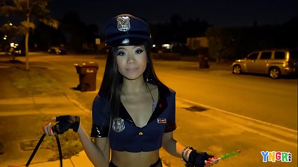 Vina Sky, Remaja Asia Digoyang Ganas Di Malam Halloween
