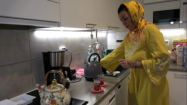 Anak Tiri Ganas Goyang Pantat Besar Ibu Tiri Arab Berhijab