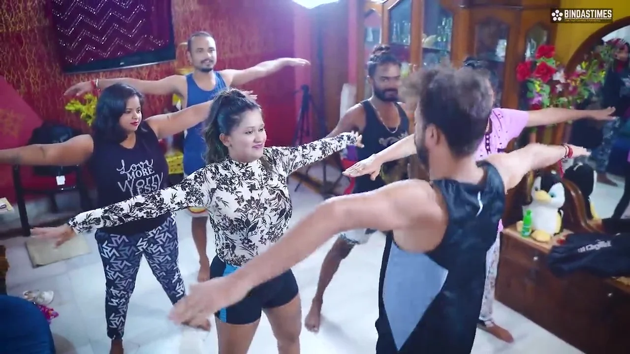 Kelas Yoga 2025: Adegan Panas Hindi Di Bindastimes