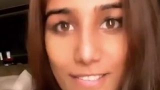 Poonam Pandey Buka Puting Payudara Di Live Instagram
