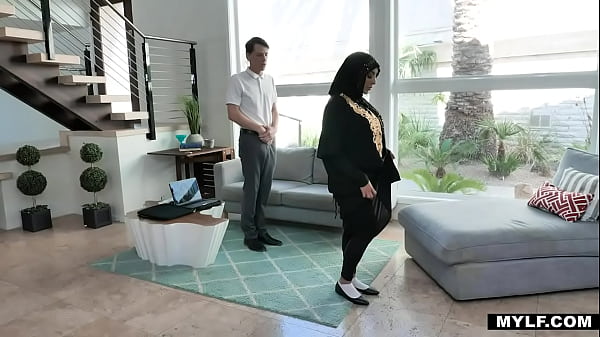 Kylie Kingston, Arab Milf Yang Menggebu Ingin Dirasuki Kontol Muda