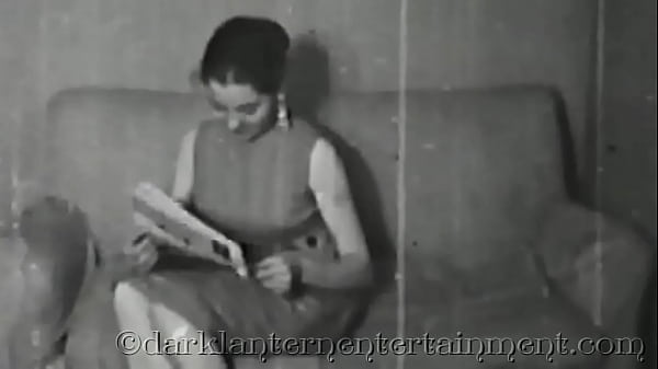 Gelapnya Malam, Postcard Dari Ibu Tiri Yang Bikin Geli Dan Basah