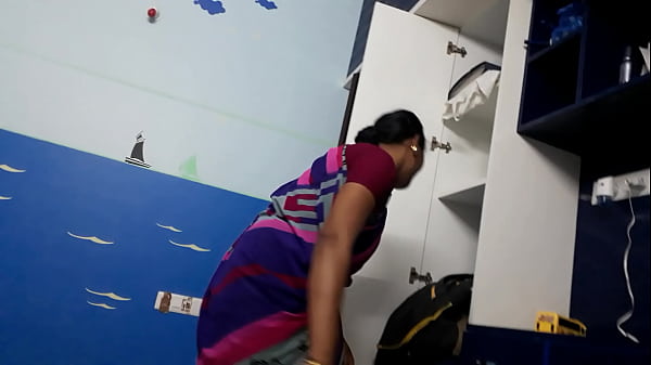 Pelayan Baru Desi Yang Menggoda