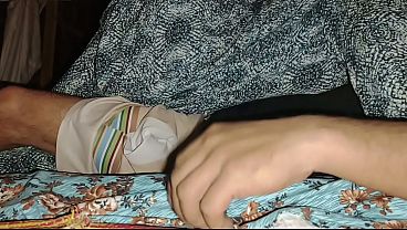 Malam Tadi, Ibu Tiri Mainin Kontol Gue Enak Banget, Gue Colokin Dua Jari Ke Memeknya Sampe Keluar Air.