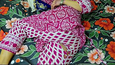 Ibu Tiri Lagi Beberes Celana Kebesaran, Tiba-tiba Si Anak Tiri Langsung Ngewein Memeknya Dari Belakang, Pantat Bulat Montok.