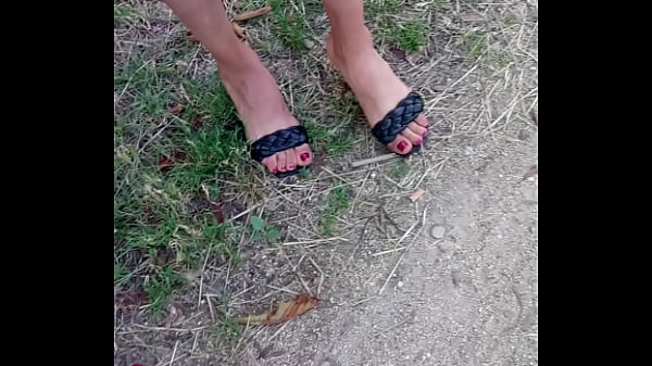 Ibu-ibu Arab Pelacur Dengan Jari Kaki Seksi Yang Bikin Ngiler Plus Heels Bikin Makin Liar.