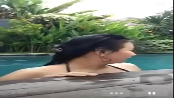 Ngentot Di Kolam Renang Pas Live, Basah Kuyup Kena Muncrat