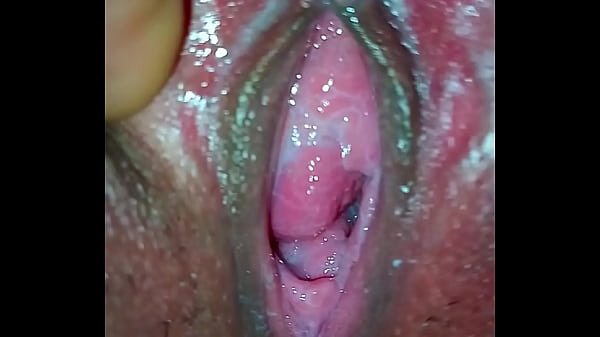 Bini Lagi Mainin Kontol Gede, Suami Ngewe Memek Basah Desi