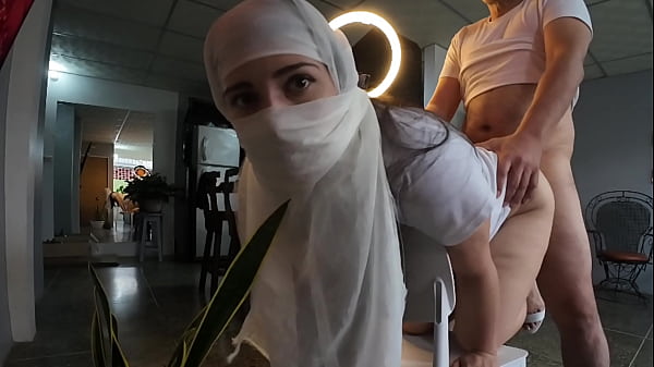 Ibu-ibu Berhijab Digenjot Keras Sampai Crot Di Pantatnya – Selingkuh Hijab