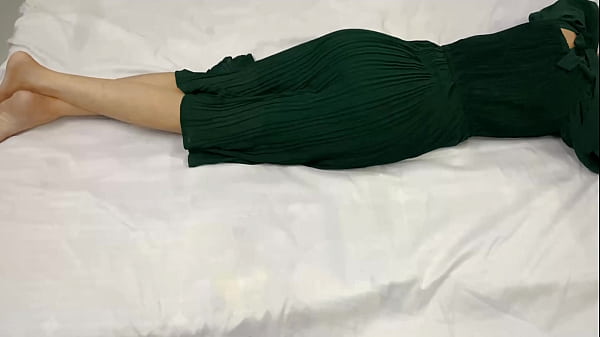 Saat Malam, Adik Tiri 18 Tahunku Sendirian Di Kamar, Aku Masuk Dan Mainin Memeknya Sampai Puas.