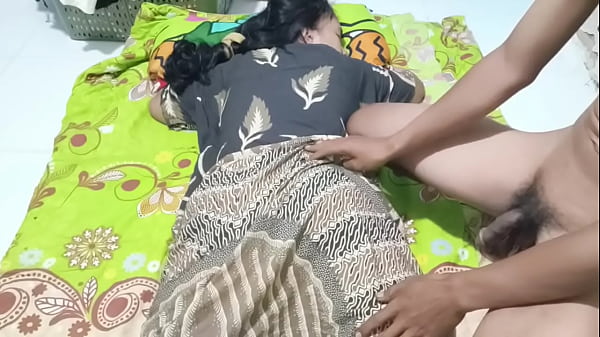 Ngentot Bu Ratna, Istri Seksi Yang Lagi Kesepian Dan Butuh Pelukan Hangat