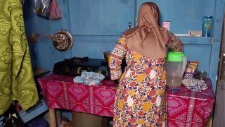 Ngentot Istri Temen Pas Lagi Masak, Makin Basah Kena Minyak Panas.