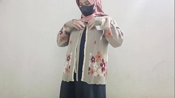 Gadis Berjilbab Main Timun Sampe Basah.