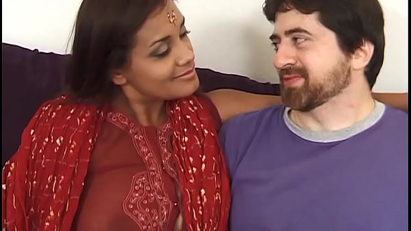 Ibu Tiri Shriya Ngentot Bareng Adik Tiri Dan Temennya – Suara Hindi Jelas