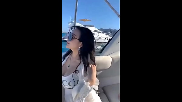 Gái Tàu, Mông Cong Vút, Nhìn Muốn địt Luôn.