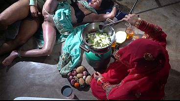 Ibu Tiri Dapur Xxx, Tante India Di Dapur, Si Mamah Tiri Desi Yang Bikin Meleleh, Ahh Desi Step Mom Bikin Ngilu.