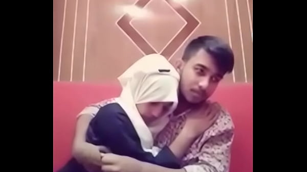 Desi Cewek Dan Cowok Lagi Ciuman Panas Di Hotel, Bibir Nempel Basah, Badan Merapat Erat