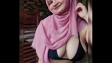 Twerk Montok Hijabku Bikin Makin Erotis