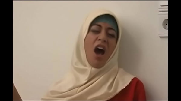 Buka Hijabnya, Nikmati Tubuhnya Yang Memerah.
