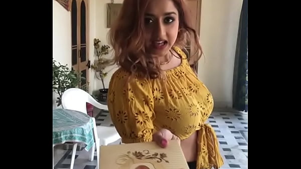 Braless Desi Cewek, Goyangannya Bikin Makin Panas.