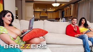 Sarah Arab Genit Godain Cowok Temen Sekostnya, Bikin Ngewe Panas-panas Diam-diam Di Belakang – Brazzers