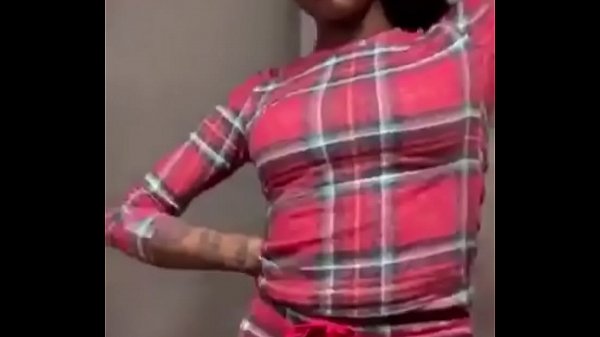 Tante Asian Doll Goyangin Pantat Montoknya Di Instagram Live Sambil Nyanyi Lagu Baru, Bibirnya Ngehisap Bikin Makin Panas