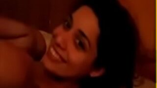 Tonton Video Mesum Lesbian India Dengan Dua Cewek Montok Saling Menggoda.