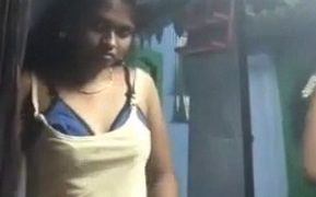Trikky Tamil, Video Ganti Baju Telanjang Bikin Makin Panas