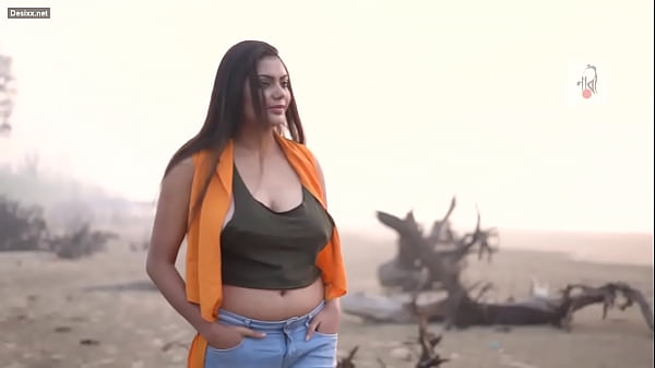 Desi Cewek Seksi Lagi Foto-foto Bikin Makin Pengen
