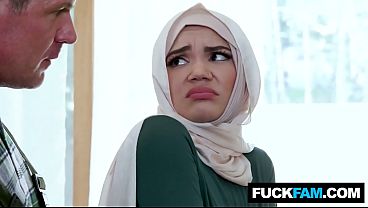 Hijabi Manis Ngentot Perdana Sama Tukang Ledeng, Ngebut Sampai Njerit