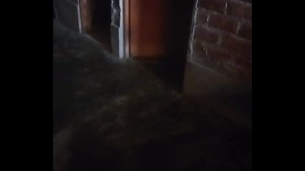 Ibu Muda Janda Manis Buka Pintu Rumah Buat Duit, Ngajak Main Di Dalam.