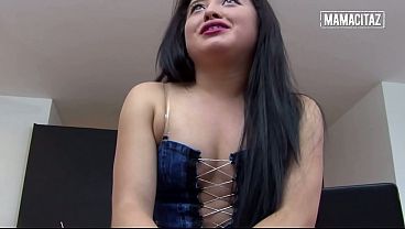 Goyangin Pantat Gede Latina Pake Rok Mini, Dia Gak Bisa Berhenti Megang-megang