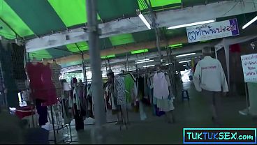 Lidahnya Ditindik, Ibu Malu Thai Mungil Digaruk Dua Bule Gila