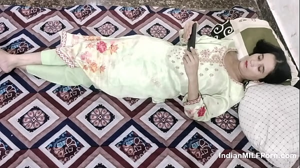 Cewek India Nonton Bokep Di Hp, Digenjeng Abis Sama Abangnya – Suara Hindi