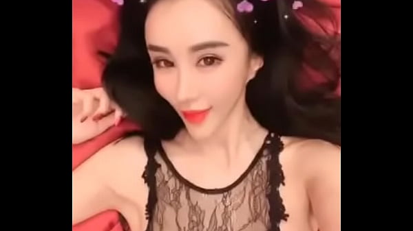 孟晓艺自己摸自己，爽到忍不住呻吟