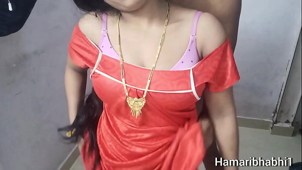 Ngentot Seru Bhabhi Sama Devar Ngomongin Hot Di Kamar, Video Bokep India Desi Ngobrol Sama Pacar.