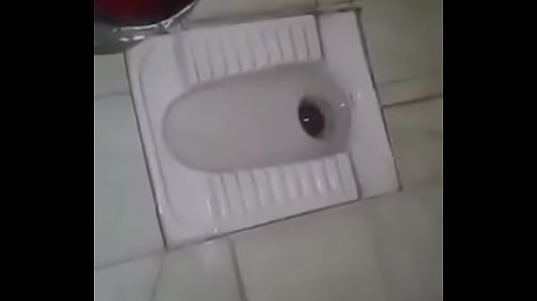 Desi Pasangan Di Toilet, Crot Di Lantai Basah, Nafas Berat Saling Desah.