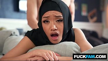 Jade Kimiko & Parker Ambrose: Jilbab Terbuka, Budaya Barat Diserbu Nafsu Liar