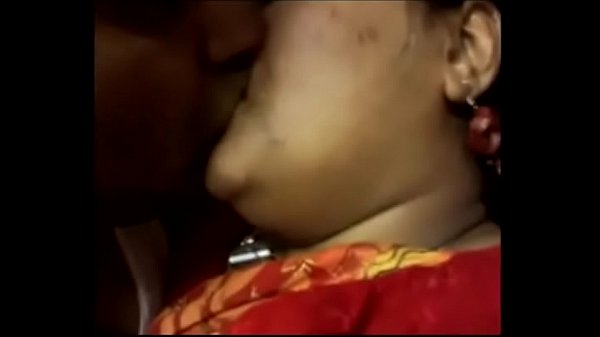 Desi Aunty Siap Digoyang, Bibir Ranumnya Minta Digigit.