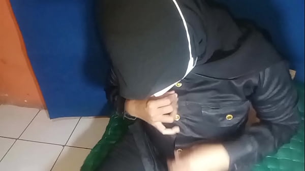 Satpam Cewek Sange Colmek Sendiri Sampe Muncrat Deras
