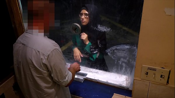 Arab Miskin Tersedot Duit – Cewek Arab Ngewe Demi Uang Di Motel Kumuh