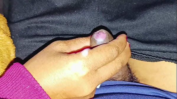 Tanteku Doyan Kontol Mungil, Nyesekin Terus Pengen Ngeces.