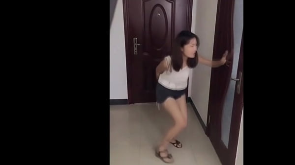 Cewek-cewek China Udah Kebelet Banget Mau Pipis, Sampe Ngos-ngosan Nahan Desakan Bikin Basah.