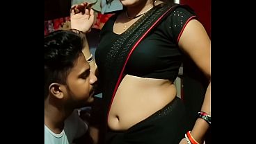 Desi Bhabhi Saree Pusat Gemesin, Nafsu Meledak Di Balik Kain Tipis