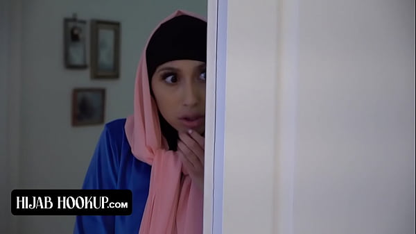 Penuh Penasaran, Gadis Cantik Berhijab Dengan Pantat Sempurna Digebrak Keras Oleh Instruktur Yang Napsu Berat.