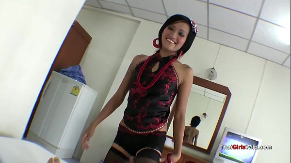 Hisap Kontol Mantap Dari Cewek Thailand Murah Meriah Yang Bikin Ngaceng.